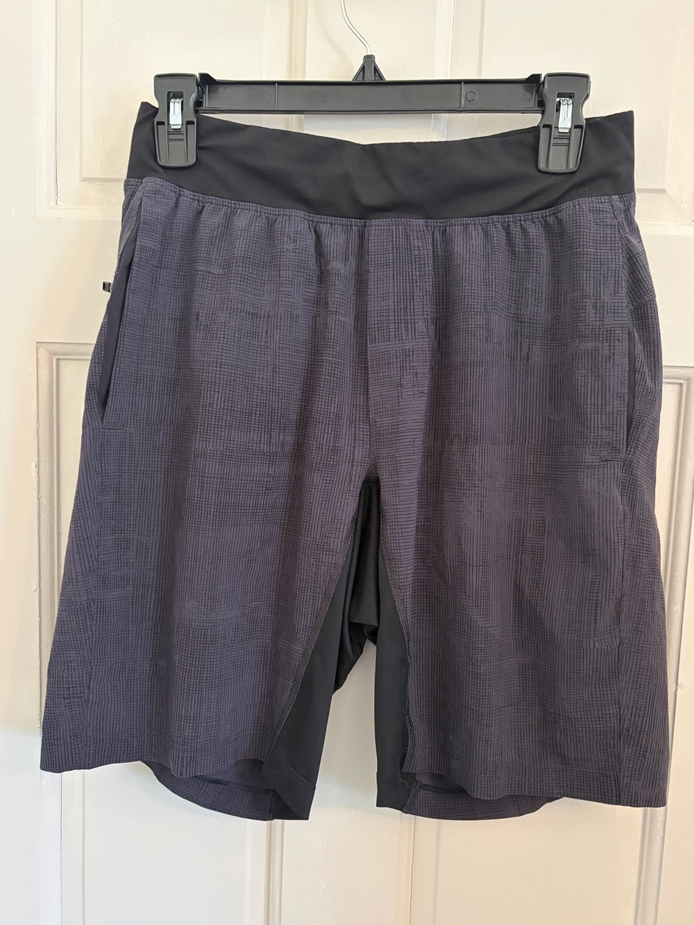 Lululemon Men's T.H.E. Short *Linerless 7" Grid Lines Deep Coal Black size Small